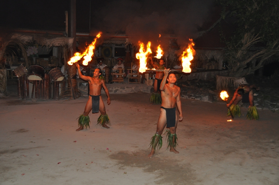 Danze polinesiane al Tiki Village